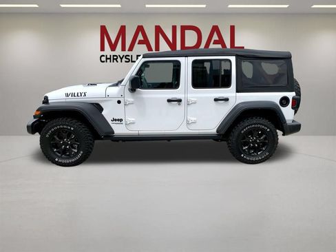 Used 2022 Jeep Wrangler Unlimited Sport AWD/4WD image 8