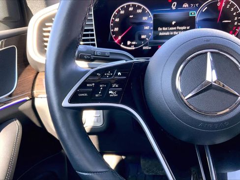 Used 2025 Mercedes-Benz GLE 450e 4MATIC image 24