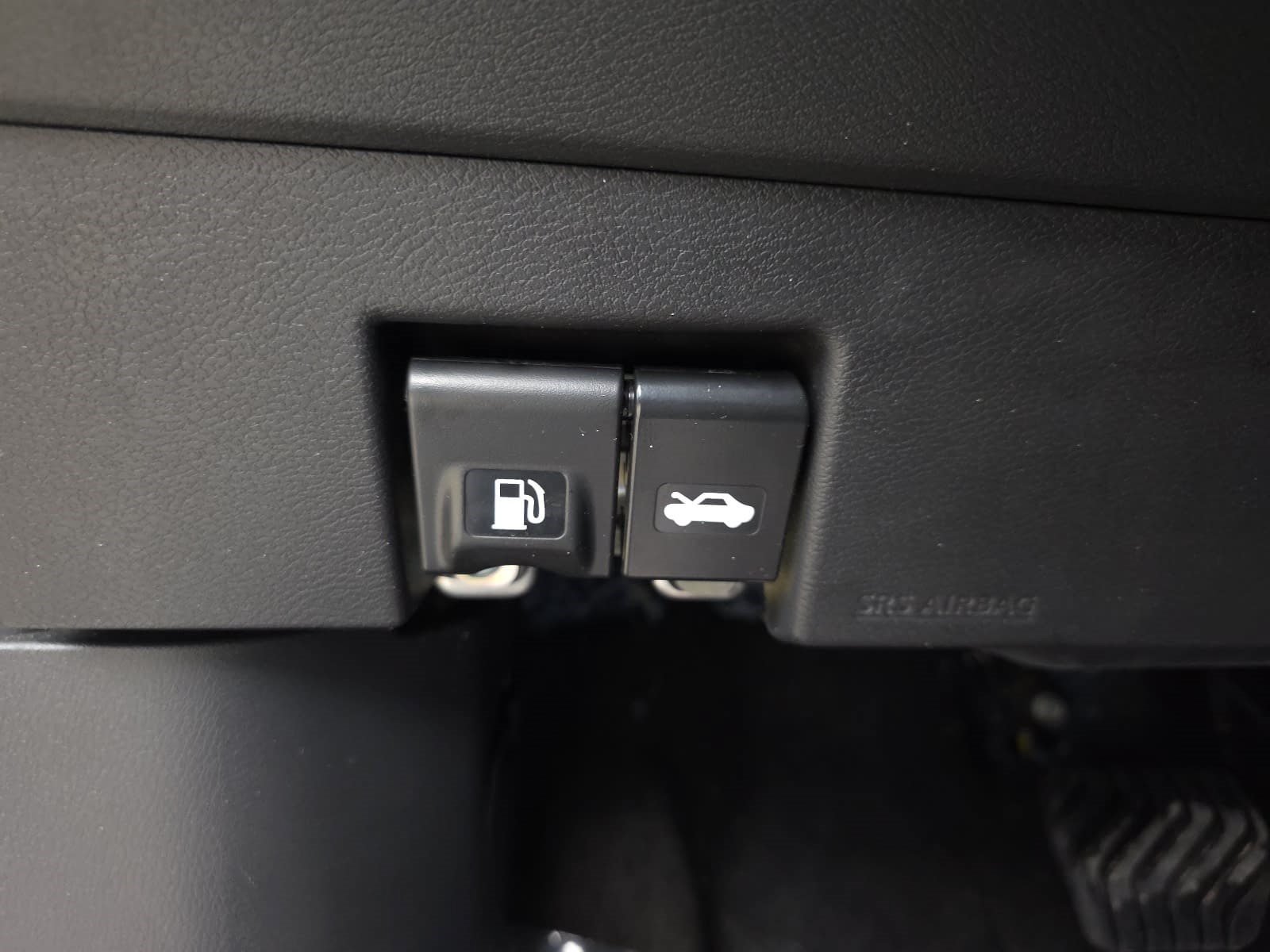 Used 2025 Nissan Versa SV w/ Trunk Package FWD image 35