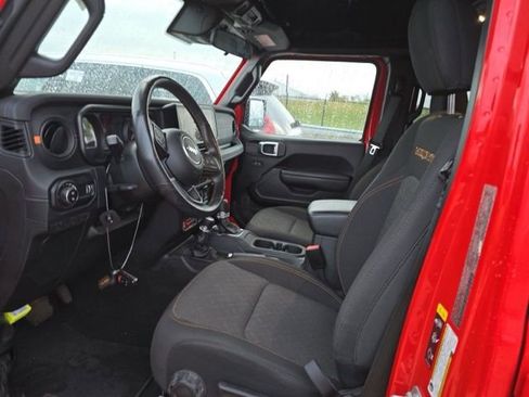 Used 2024 Jeep Gladiator Mojave w/ Convenience Group image 10