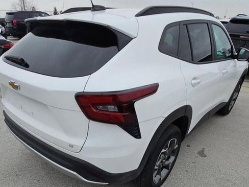 Used 2025 Chevrolet Trax LT w/ Driver Confidence Package image 5