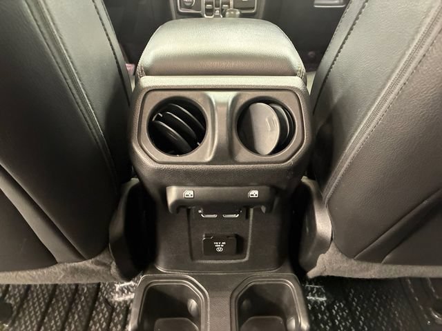 Used 2023 Jeep Gladiator Overland AWD/4WD image 19