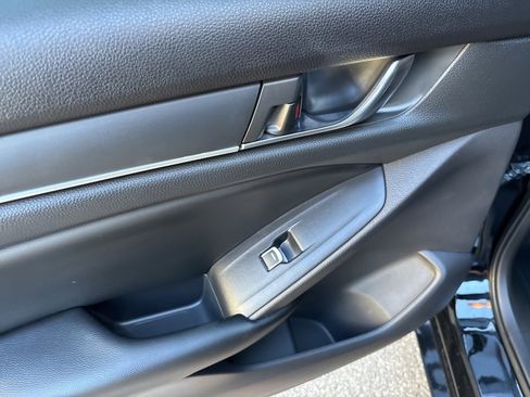 Used 2018 Honda Accord LX image 4