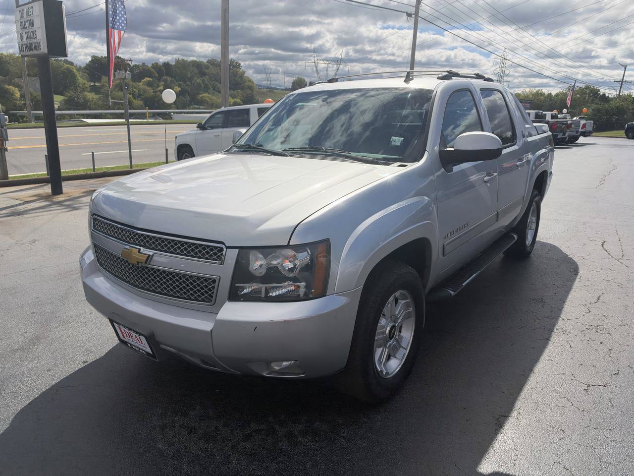 Used 2013 Chevrolet Avalanche LT w/ Suspension Package, Off-Road AWD/4WD image 8