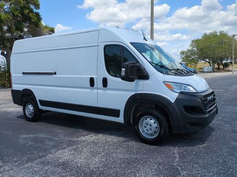 Used 2023 RAM ProMaster 2500 FWD image 2
