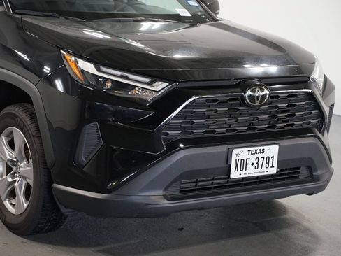 Used 2025 Toyota RAV4 XLE FWD image 4
