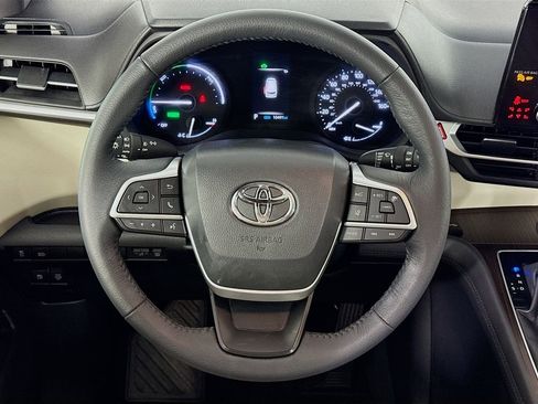 Used 2022 Toyota Sienna XLE image 35
