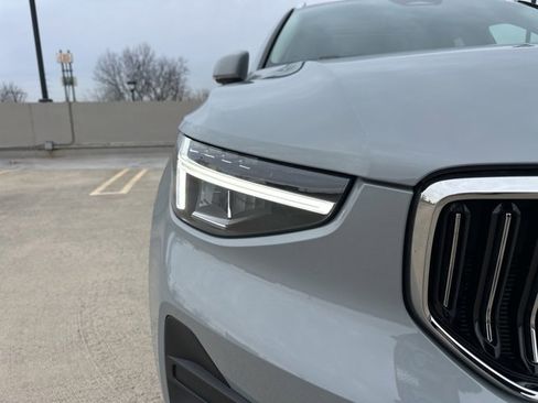 Certified 2025 Volvo XC40 B5 Core image 12