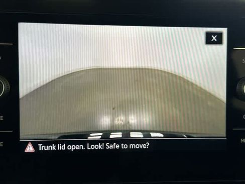 Used 2025 Volkswagen Taos SE AWD/4WD image 13