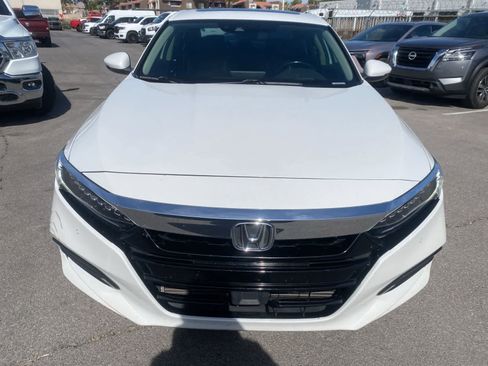 Used 2018 Honda Accord Touring image 2
