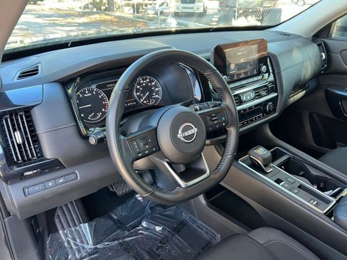 Used 2025 Nissan Pathfinder SV image 37