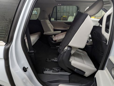 New 2025 Lincoln Navigator L Reserve image 6