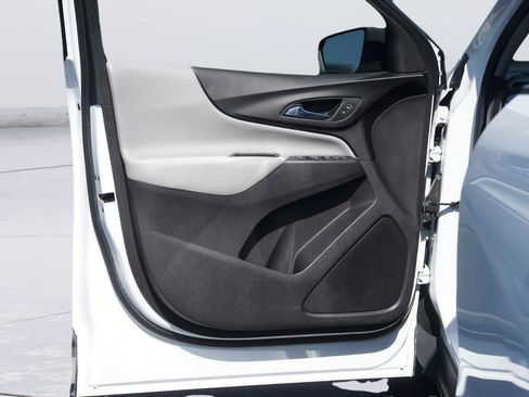 Used 2019 Chevrolet Equinox LS FWD image 30