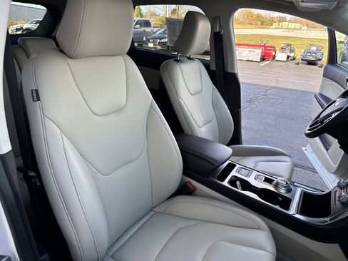 Certified 2022 Ford Edge Titanium image 31