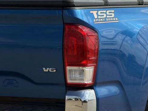 Used 2016 Toyota Tacoma SR5 w/ Towing Package RWD image 5