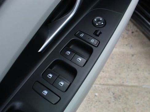 Used 2021 Hyundai Elantra Limited FWD image 9