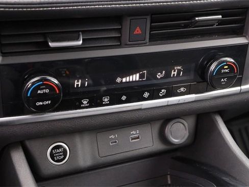 Certified 2023 Nissan Rogue SV image 17