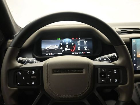 Used 2025 Land Rover Defender 110 AWD/4WD image 13