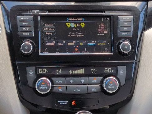 Used 2022 Nissan Rogue Sport SL FWD image 18