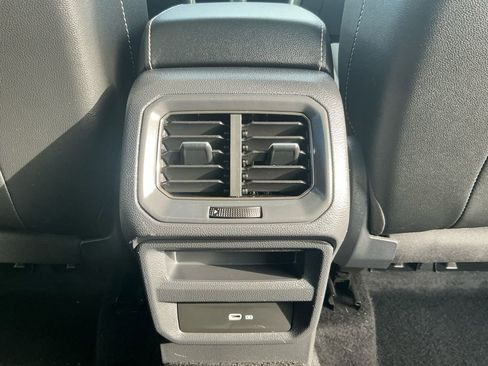 Used 2022 Volkswagen Taos SE w/ Panoramic Sunroof Package image 19