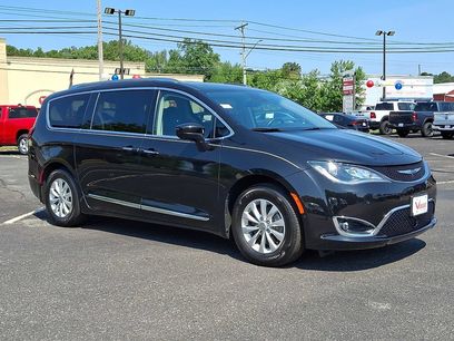 Used 2018 Chrysler Pacifica Touring-L w/ Advanced Safetytec Group