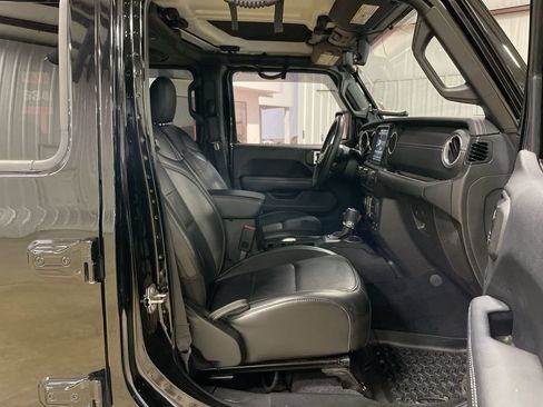 Used 2018 Jeep Wrangler Unlimited Sahara AWD/4WD image 28