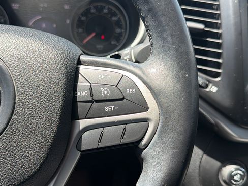 Used 2014 Jeep Cherokee Limited FWD image 24