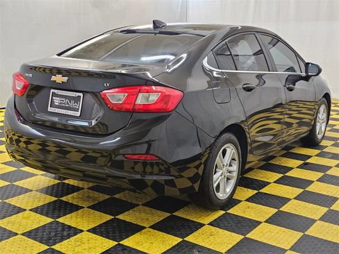 Used 2017 Chevrolet Cruze LT image 3