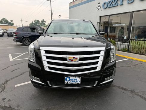 Used 2019 Cadillac Escalade Premium Luxury AWD/4WD image 2