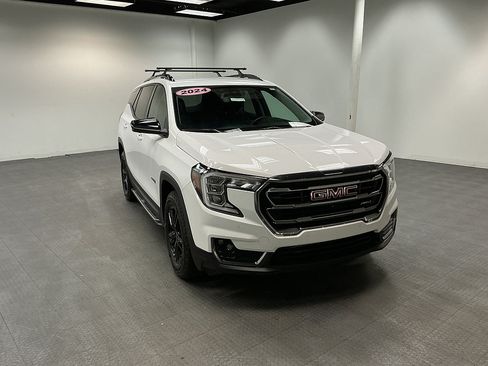 Used 2024 GMC Terrain AT4 w/ LPO, 'HIT The Road' Package AWD/4WD image 7