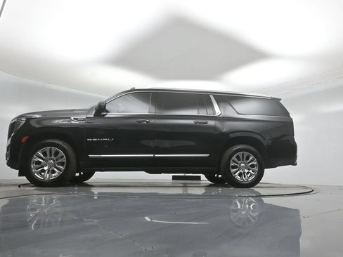 Used 2021 GMC Yukon XL Denali AWD/4WD image 8