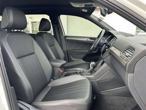 Certified 2024 Volkswagen Tiguan SE R-Line AWD/4WD image 10