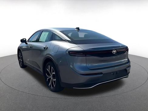 Used 2025 Toyota Crown XLE image 4