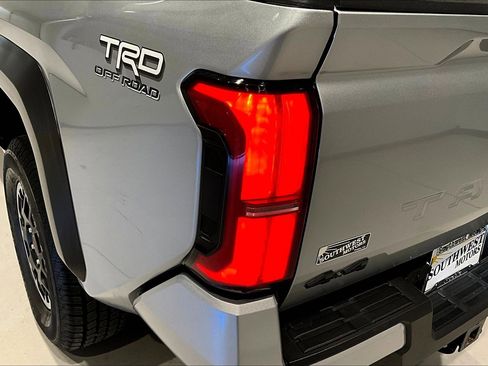 Used 2024 Toyota Tacoma TRD Off-Road image 23