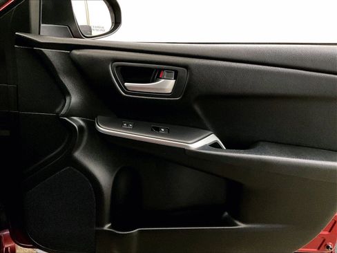 Used 2016 Toyota Camry LE image 23