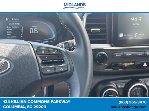 Used 2025 Hyundai Venue SEL FWD image 21