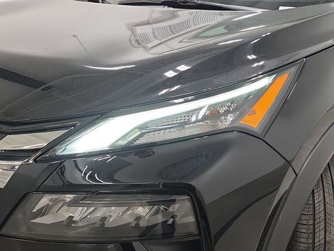 Used 2025 Nissan Rogue SV image 28