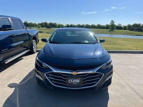 Used 2022 Chevrolet Malibu LT FWD image 2
