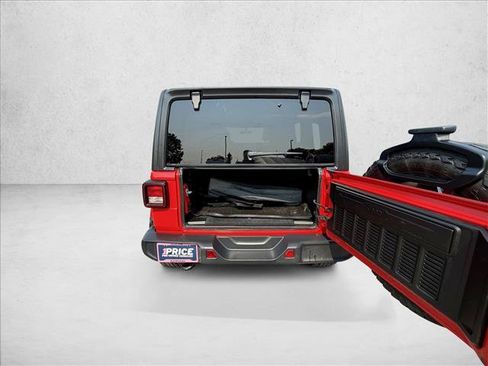 Used 2019 Jeep Wrangler Unlimited Sahara AWD/4WD image 12