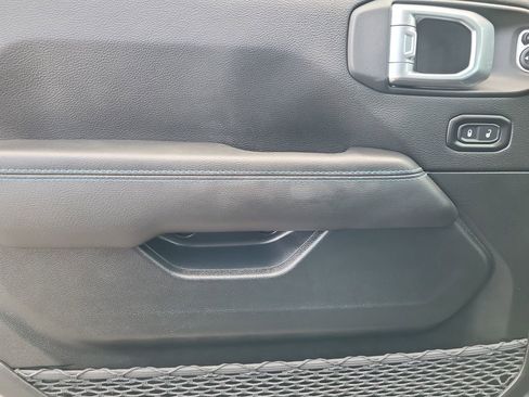 Used 2022 Jeep Wrangler Unlimited Rubicon 4xe w/ Cold Weather Group AWD/4WD image 9