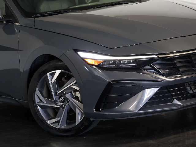 Used 2025 Hyundai Elantra SEL FWD image 8