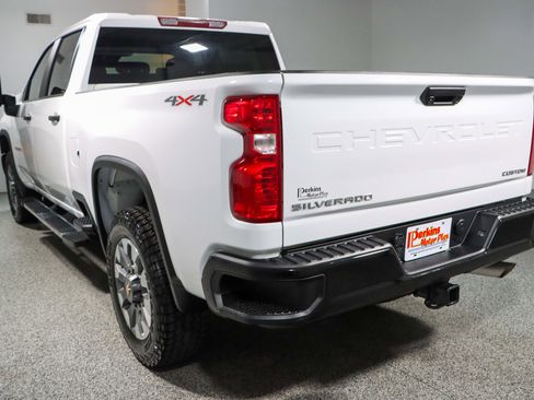 Used 2024 Chevrolet Silverado 2500 Custom image 9
