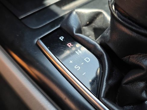 Used 2019 Toyota Camry SE w/ Carpet Mat Package FWD image 35