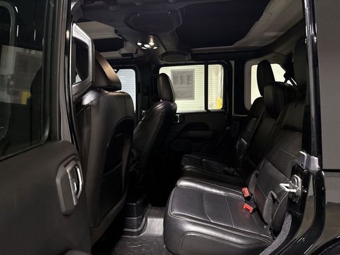 Used 2020 Jeep Wrangler Unlimited Sahara image 23