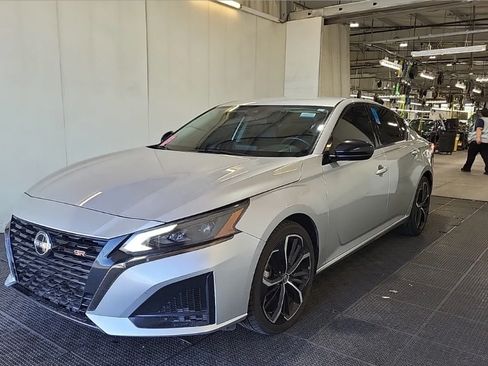Used 2023 Nissan Altima 2.5 SR FWD image 3