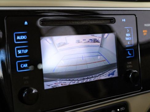 Used 2017 Toyota Corolla LE image 23