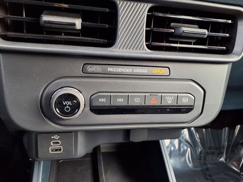 Used 2025 Ford Maverick XL w/ Equipment Group 102A image 5