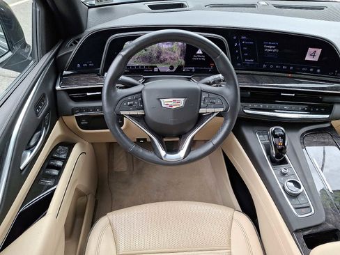 Used 2022 Cadillac Escalade Premium Luxury AWD/4WD image 13