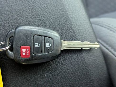 Certified 2022 Toyota Tacoma SR w/ SR Convenience Package image 29