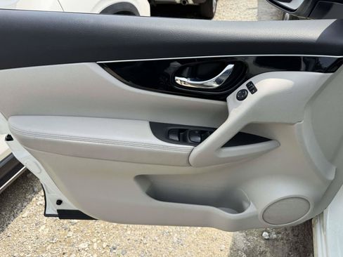 Used 2018 Nissan Rogue Sport SL AWD/4WD image 13